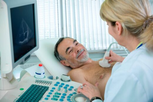 échographie cardiaque|épreuve d'effort||scintigraphie myocardique|coronarographie|Algorithme de stratification et de prise en charge du risque de maladie coronaire